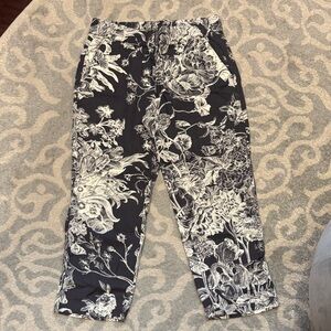 LOFT grey and cream Floral Cropped Pants